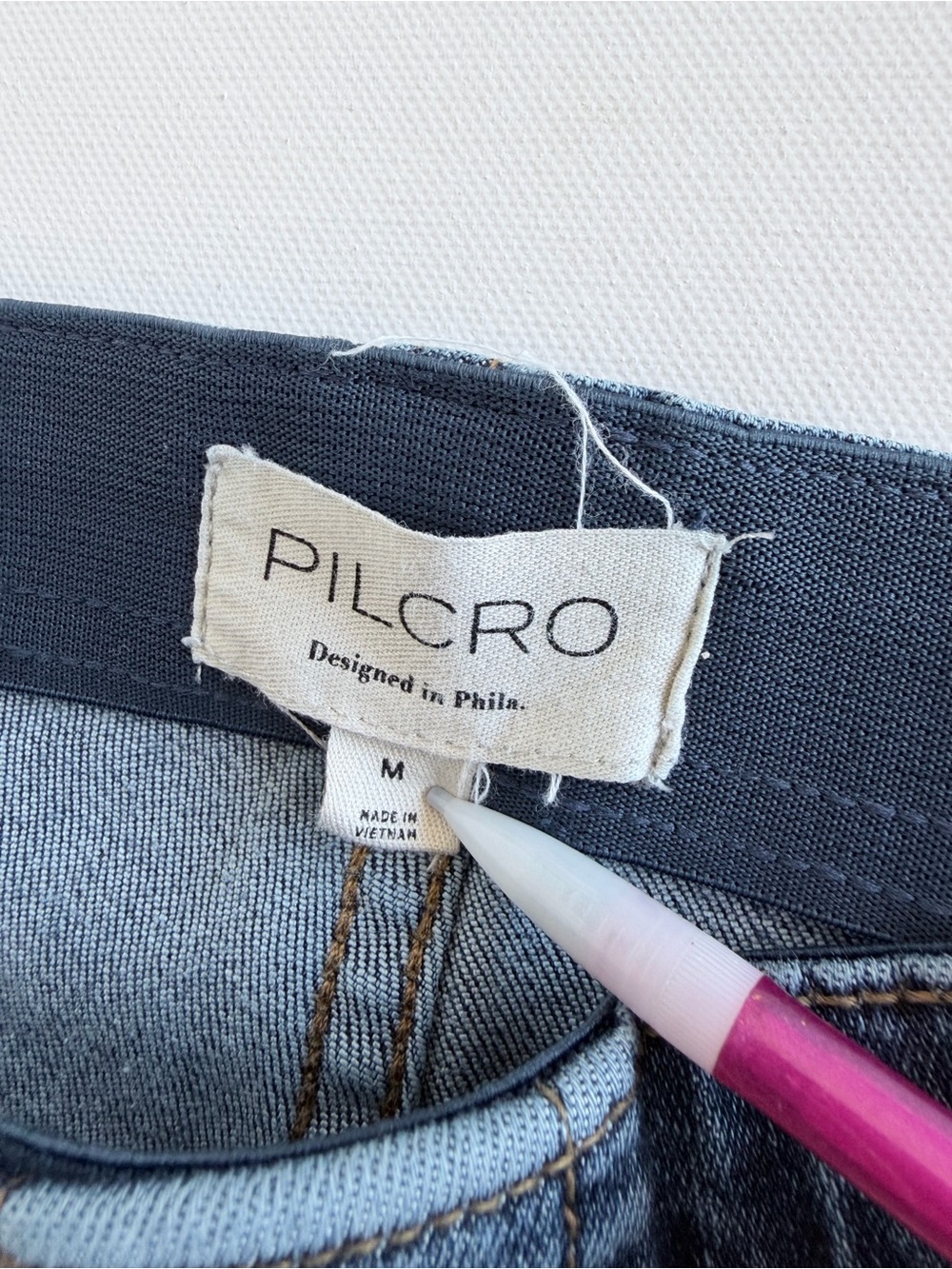 Pilcro Mid Rise Kick Flare Crop Jeans Medium Wash Stretch Denim Size M Women - Picture 6 of 13